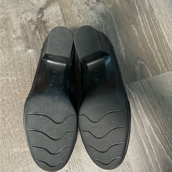 Clark’s women’s booties - Picture 2 of 3